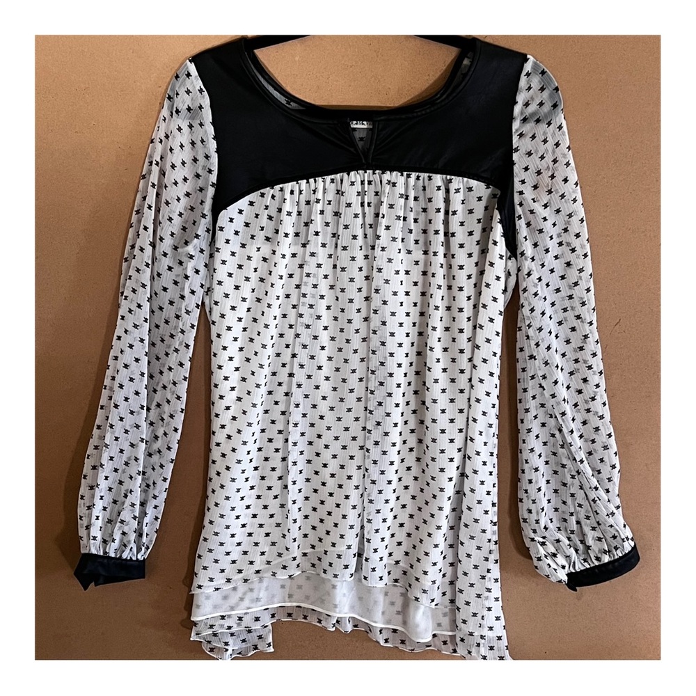 Chelsea&Violet SKULL and CROSSBONES faux leather-trimmed top